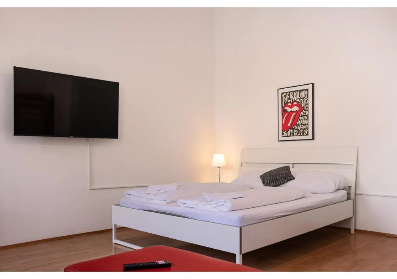 Apartment Viennese 3Br Apt. Near Wiener Stadthalle & Central Austria