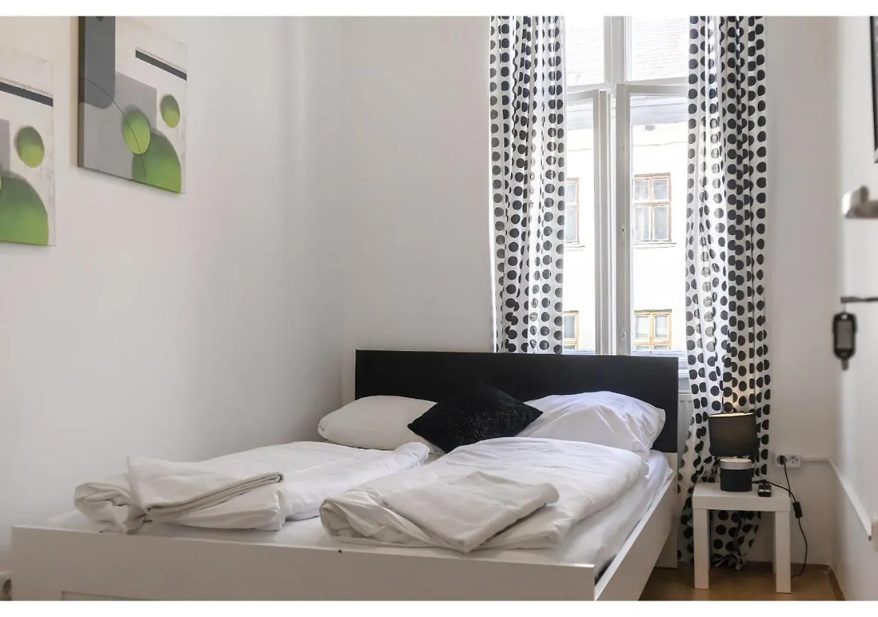 Apartment Viennese 3Br Apt. Near Wiener Stadthalle & Central
