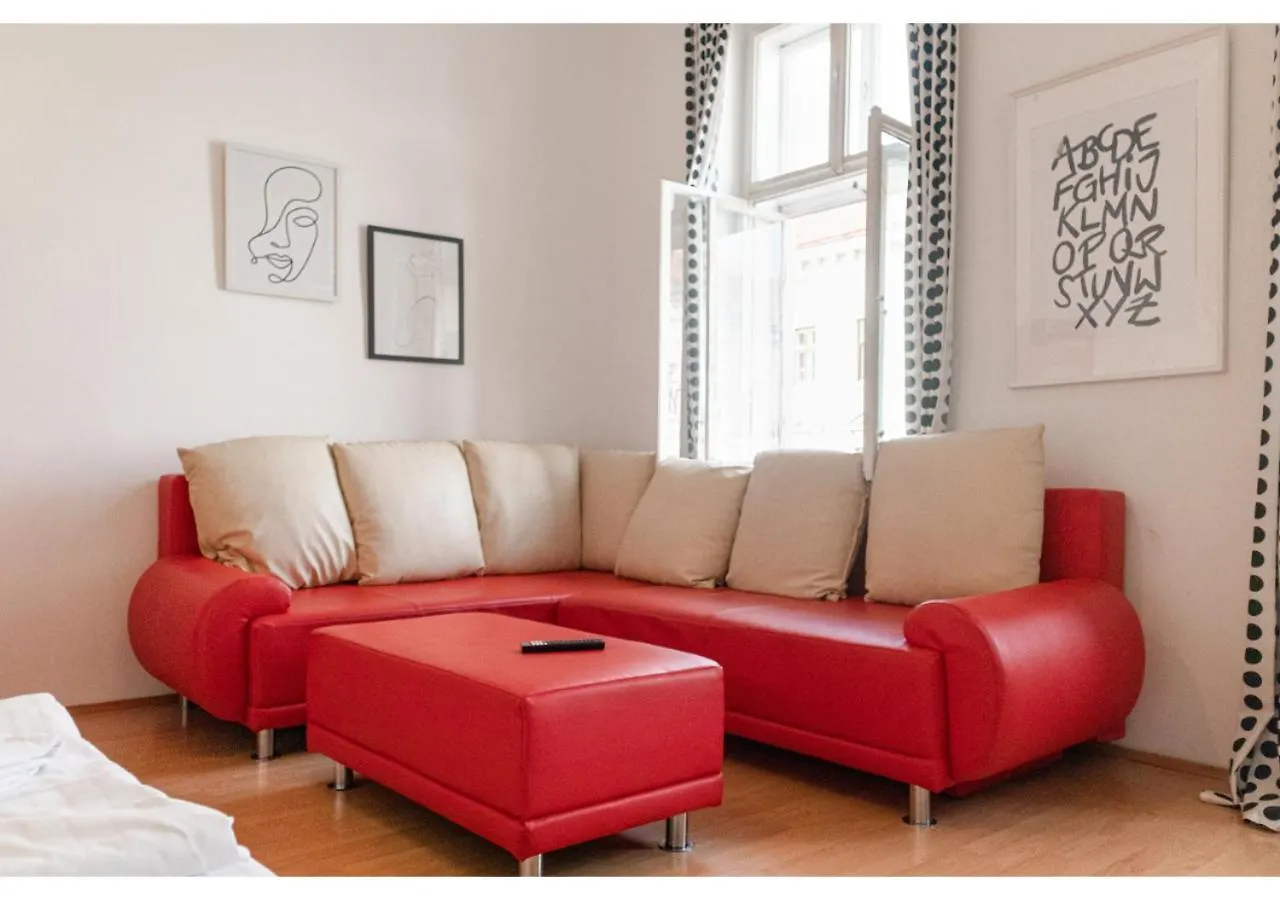 Viennese 3Br Apt. Near Wiener Stadthalle & Central Apartment