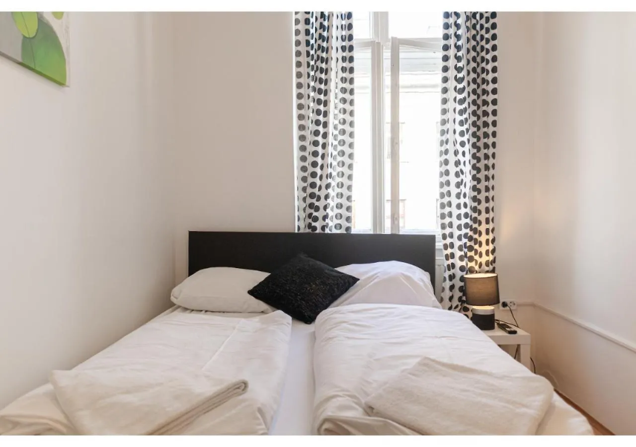 Apartment Viennese 3Br Apt. Near Wiener Stadthalle & Central Austria