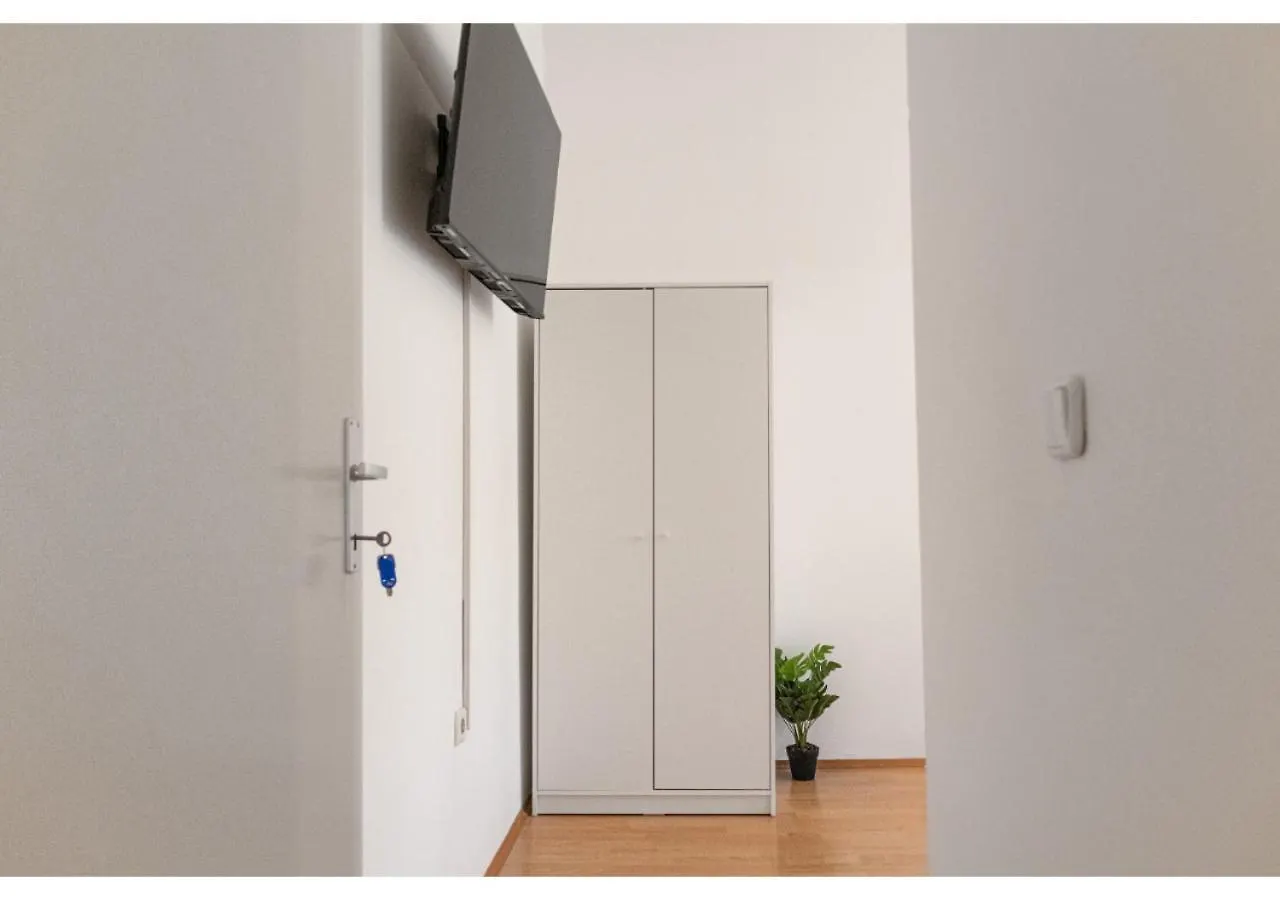 Viennese 3Br Apt. Near Wiener Stadthalle & Central