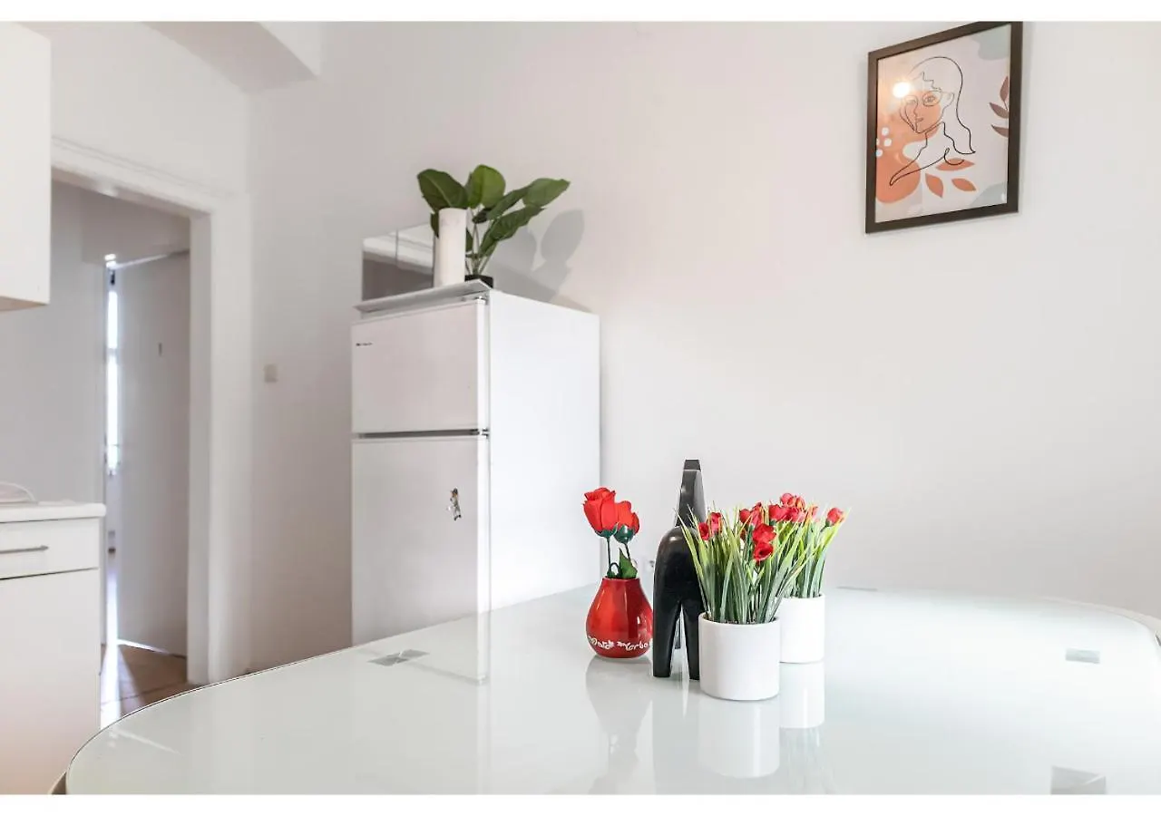 Viennese 3Br Apt. Near Wiener Stadthalle & Central Apartment