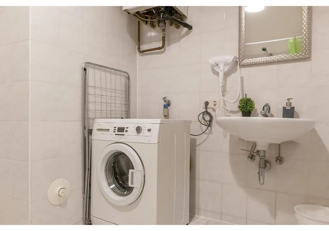 Viennese 3Br Apt. Near Wiener Stadthalle & Central Austria