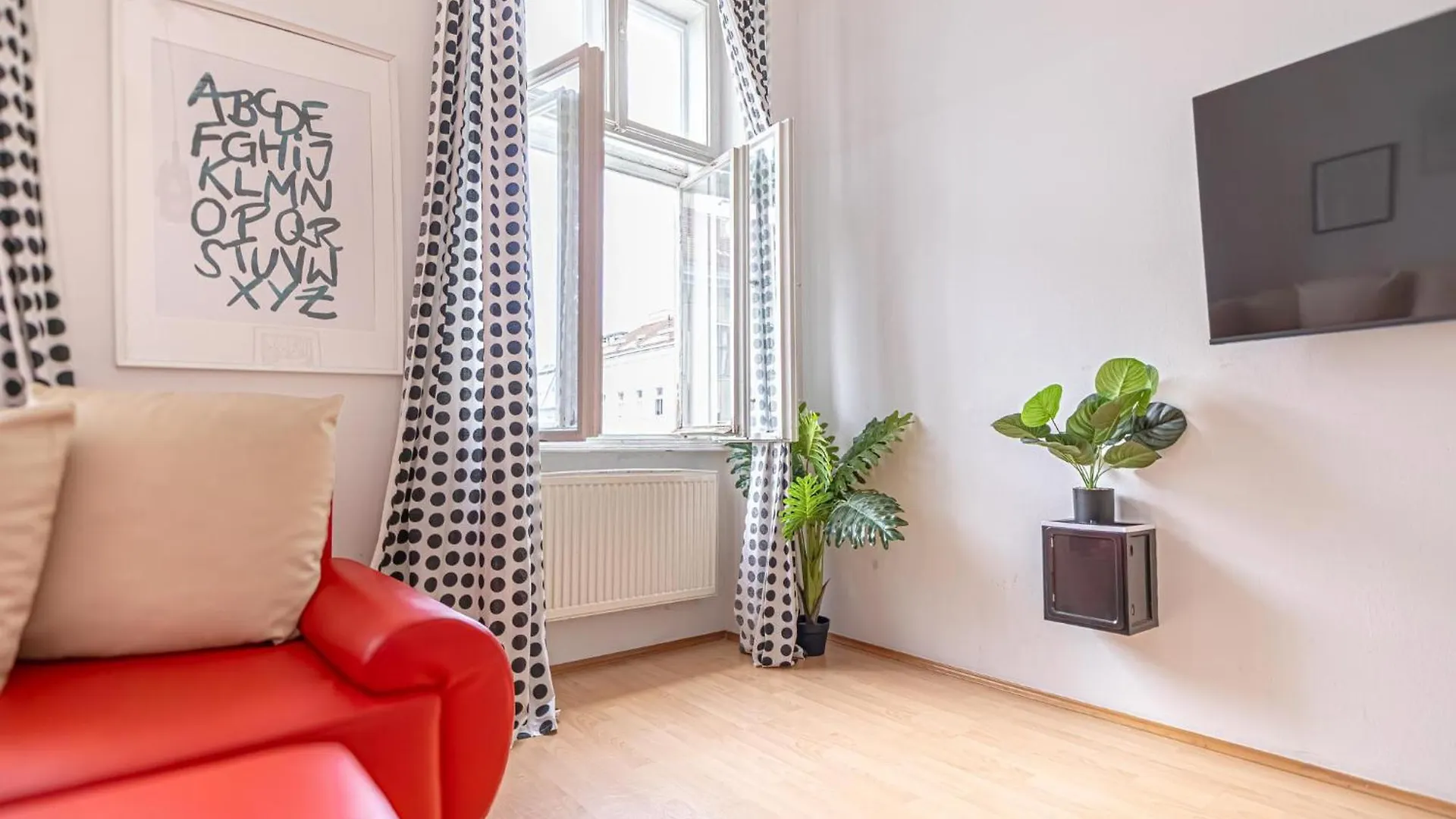 Viennese 3Br Apt. Near Wiener Stadthalle & Central 0*, Vienna