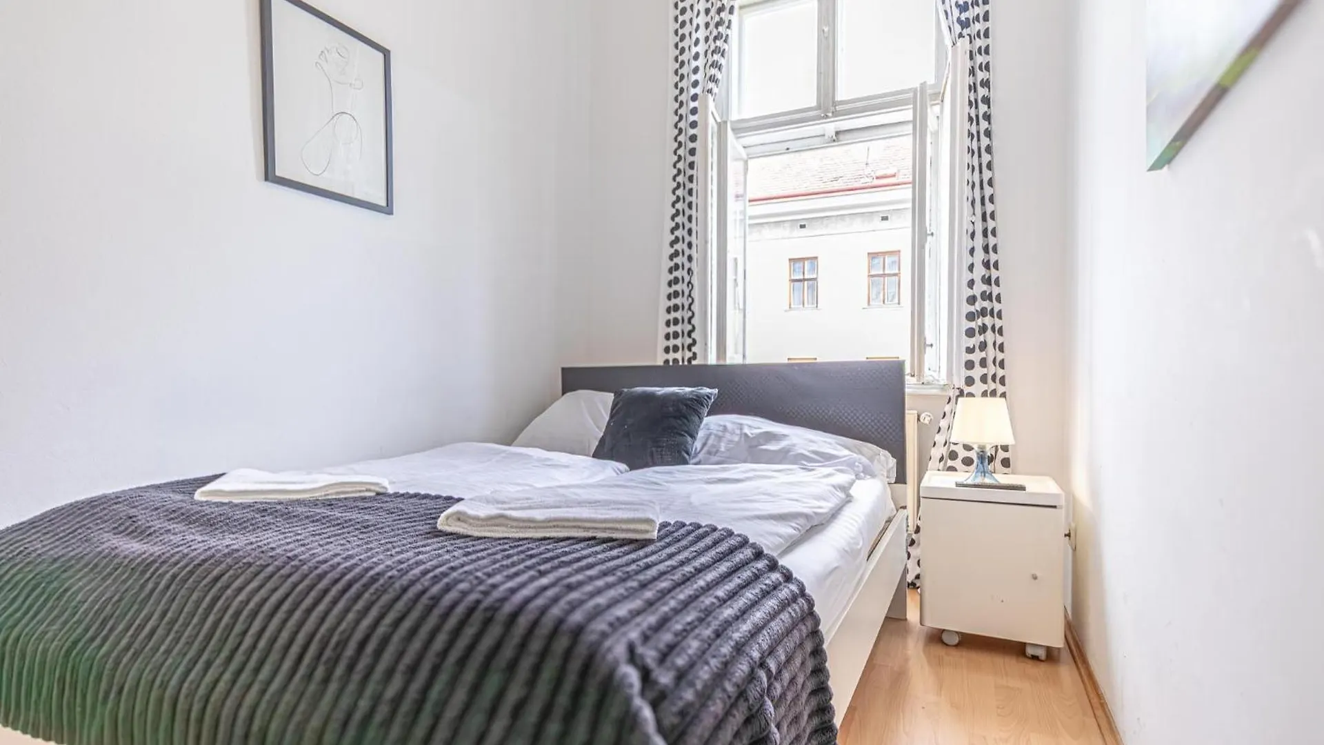 Apartment Viennese 3Br Apt. Near Wiener Stadthalle & Central