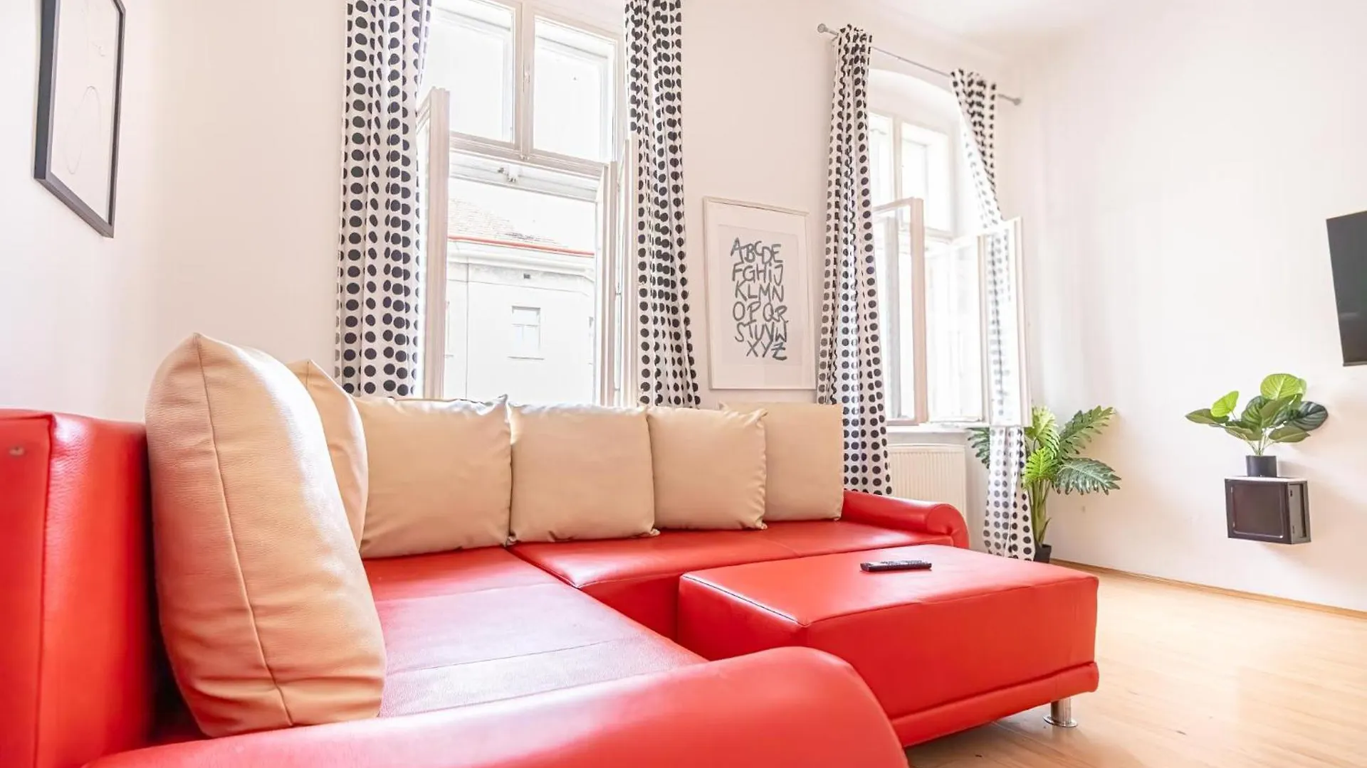 Viennese 3Br Apt. Near Wiener Stadthalle & Central 0*, Vienna