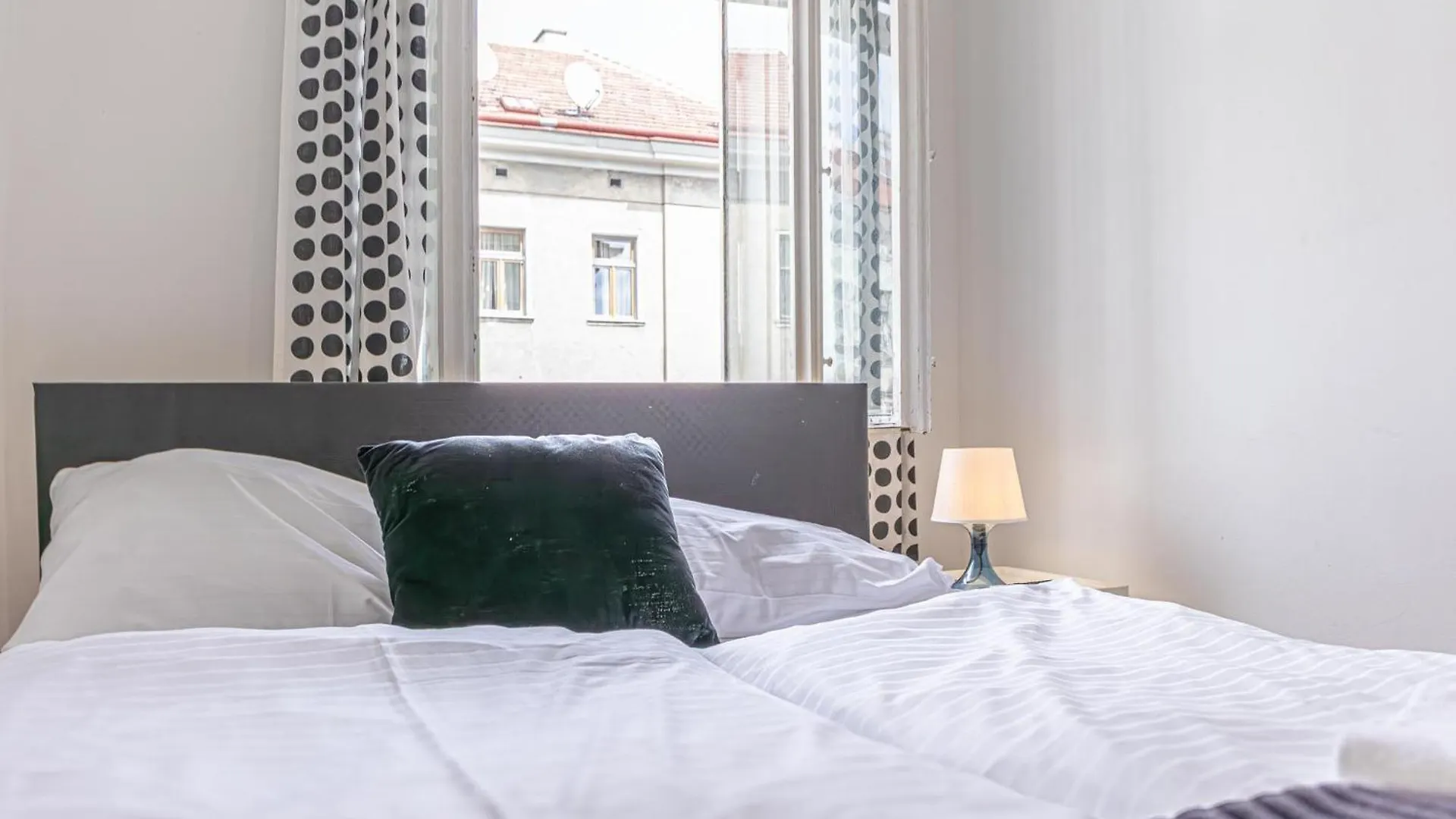 Viennese 3Br Apt. Near Wiener Stadthalle & Central