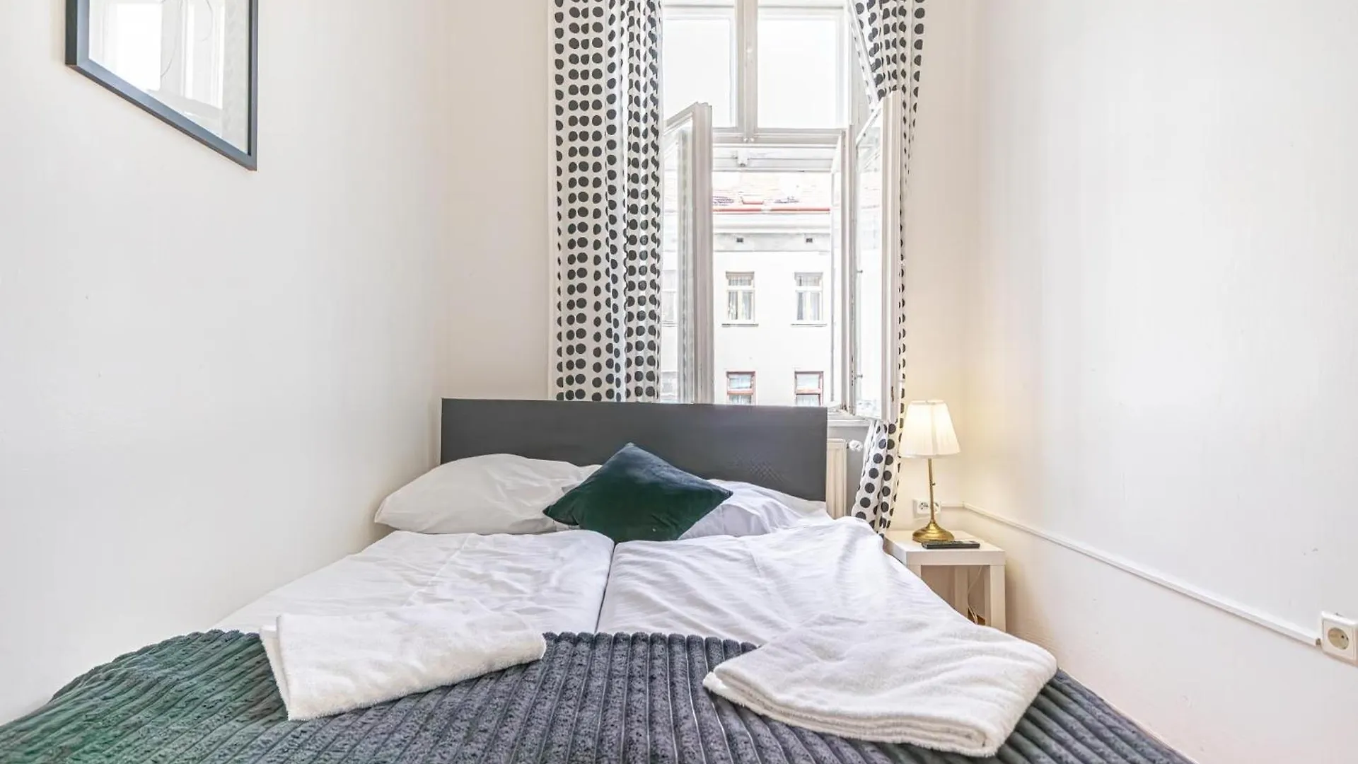 Viennese 3Br Apt. Near Wiener Stadthalle & Central 0*, Vienna Austria
