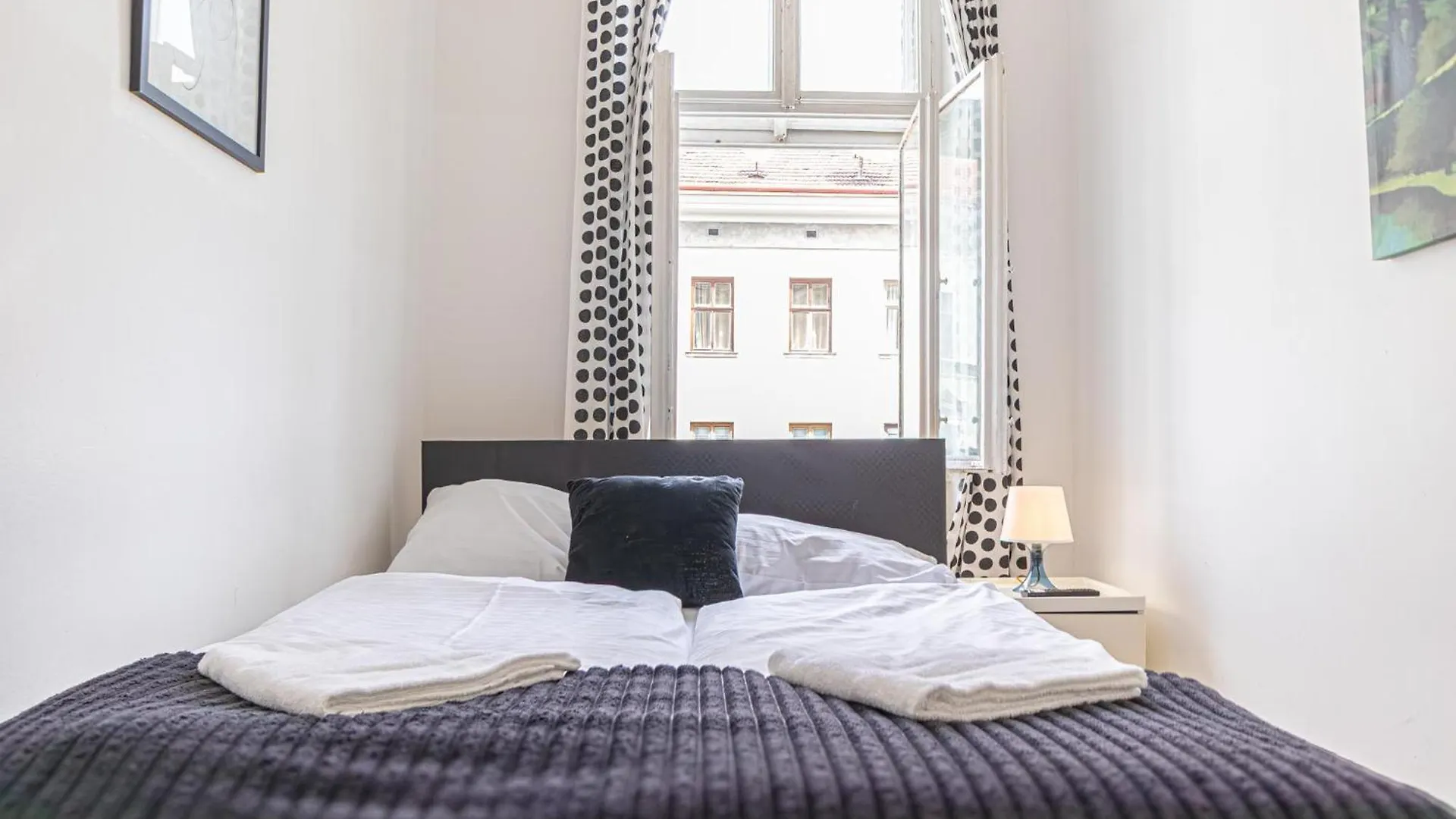 Viennese 3Br Apt. Near Wiener Stadthalle & Central Apartment Vienna