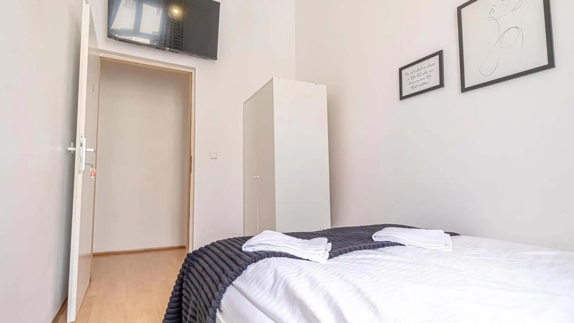 Apartment Viennese 3Br Apt. Near Wiener Stadthalle & Central