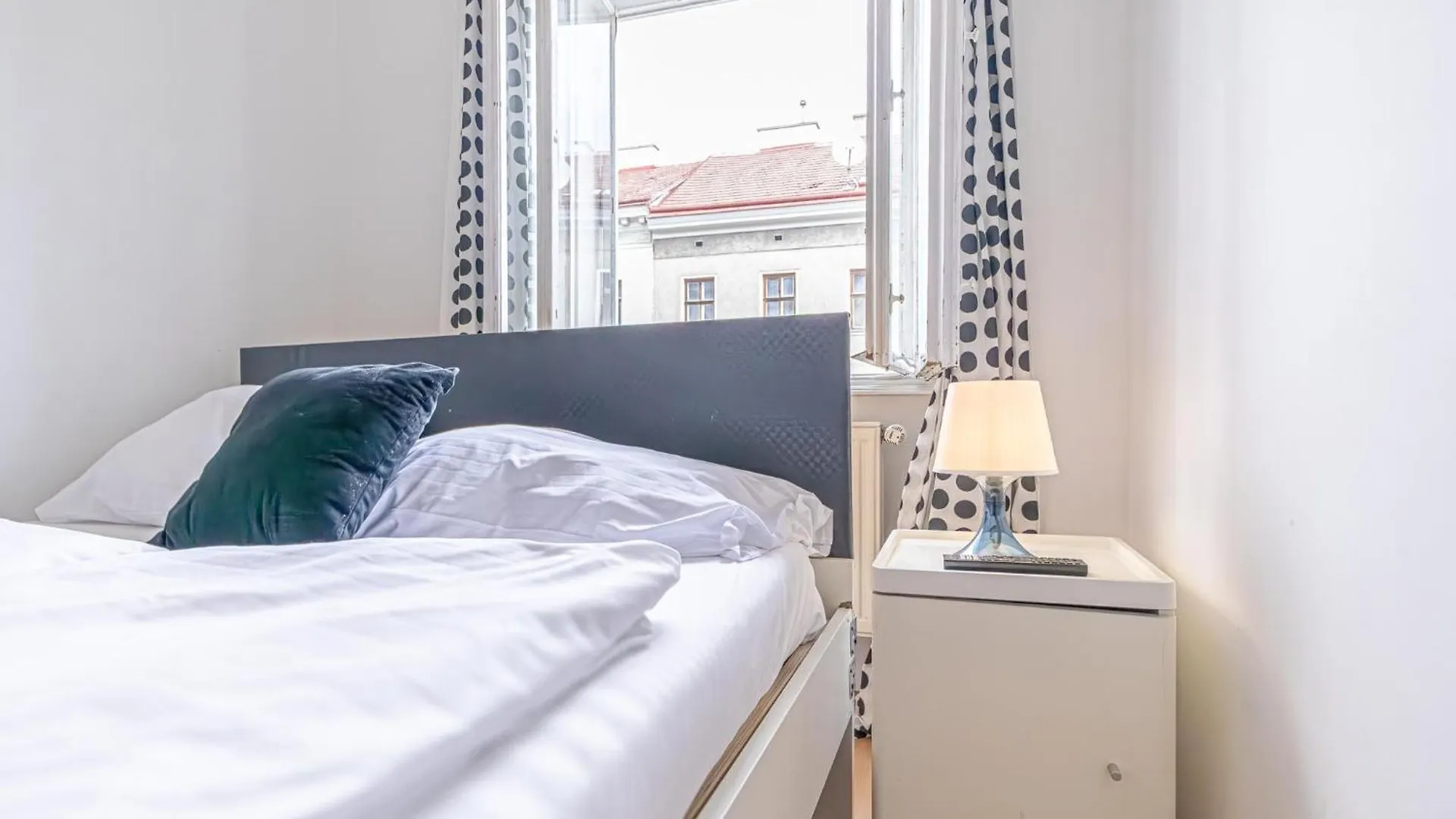 Apartment Viennese 3Br Apt. Near Wiener Stadthalle & Central