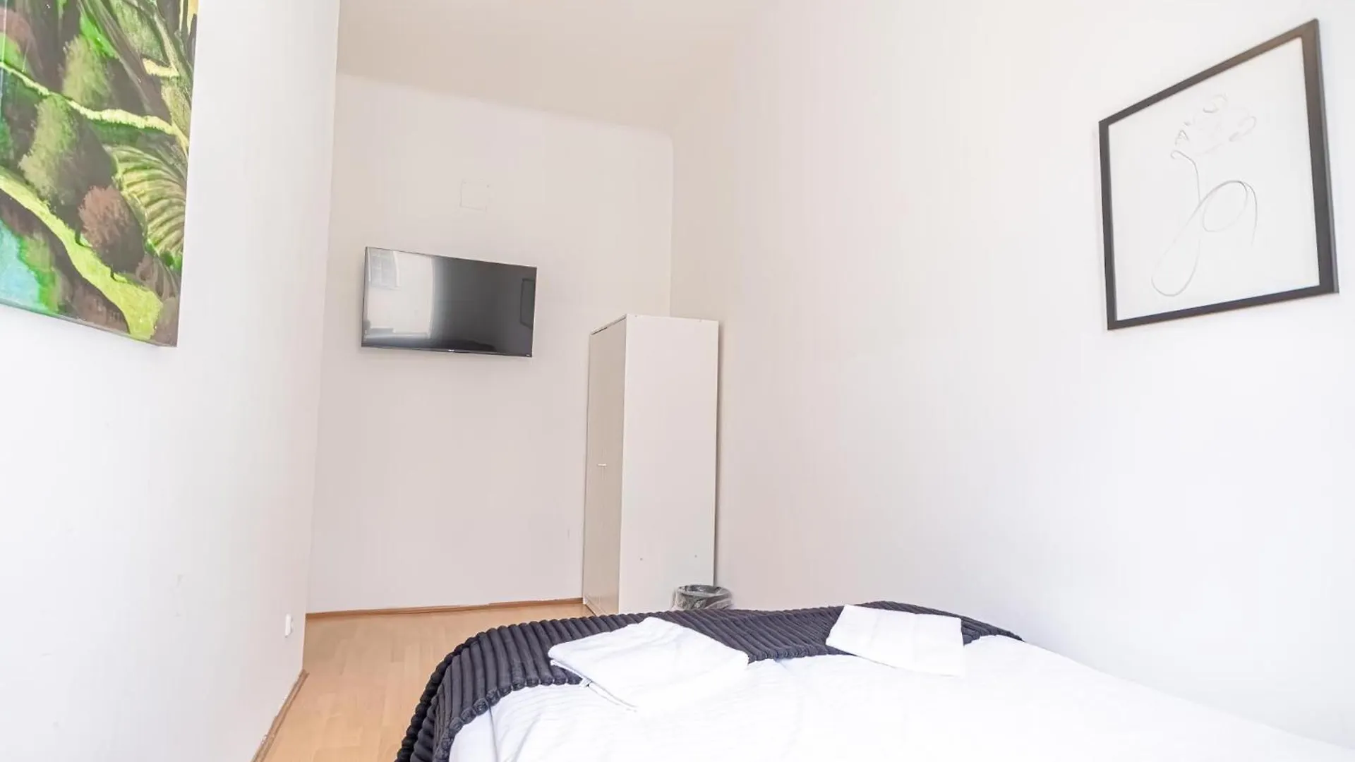 Viennese 3Br Apt. Near Wiener Stadthalle & Central