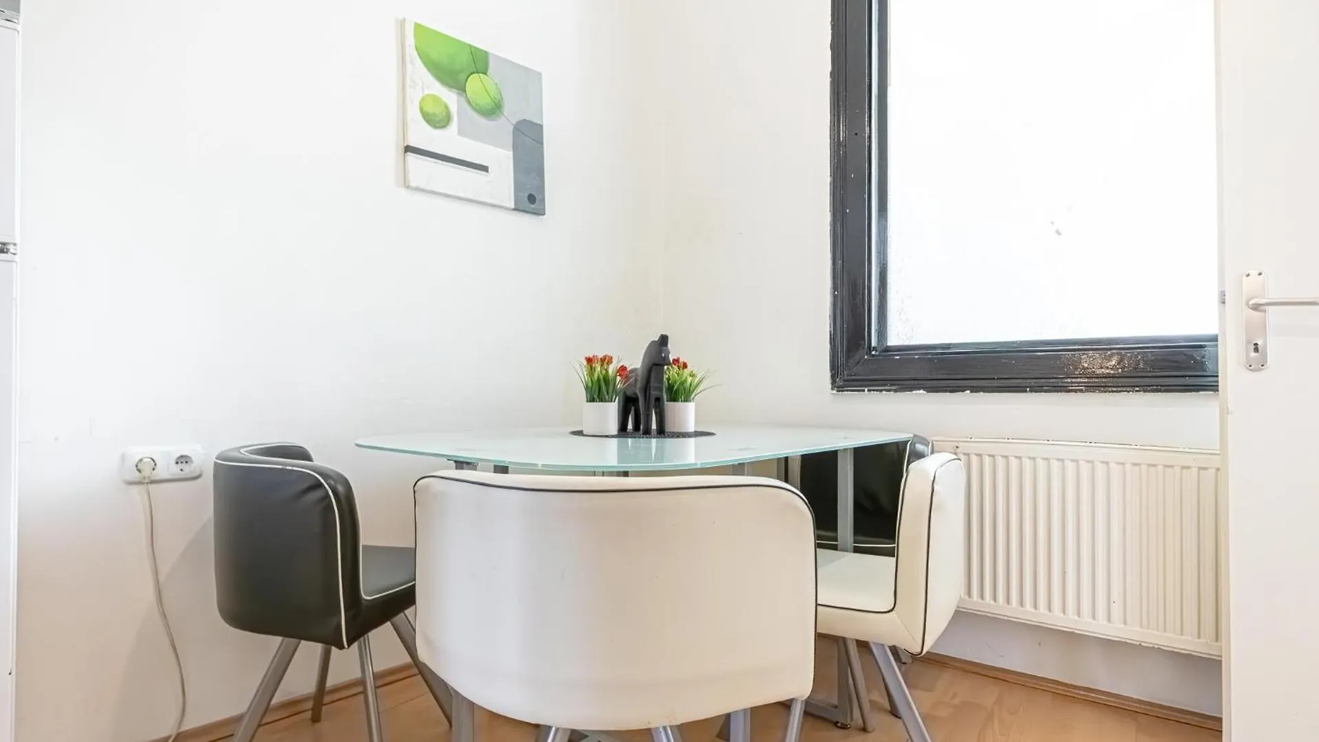 Viennese 3Br Apt. Near Wiener Stadthalle & Central