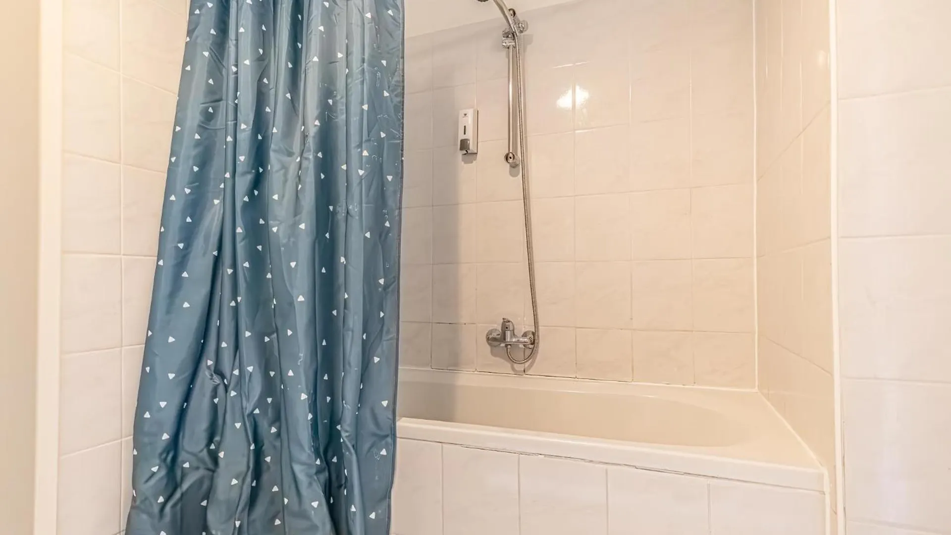 Viennese 3Br Apt. Near Wiener Stadthalle & Central 0*, Vienna Austria