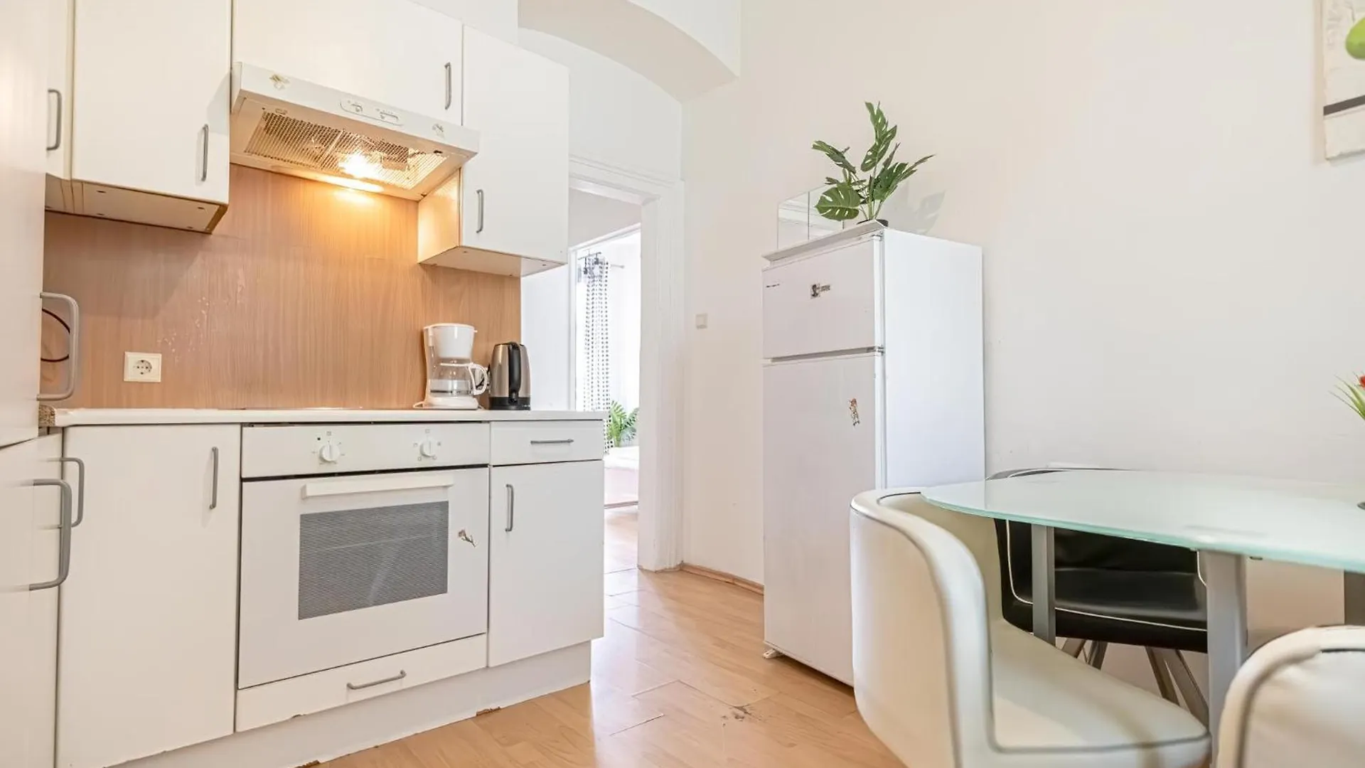 Viennese 3Br Apt. Near Wiener Stadthalle & Central Apartment Vienna