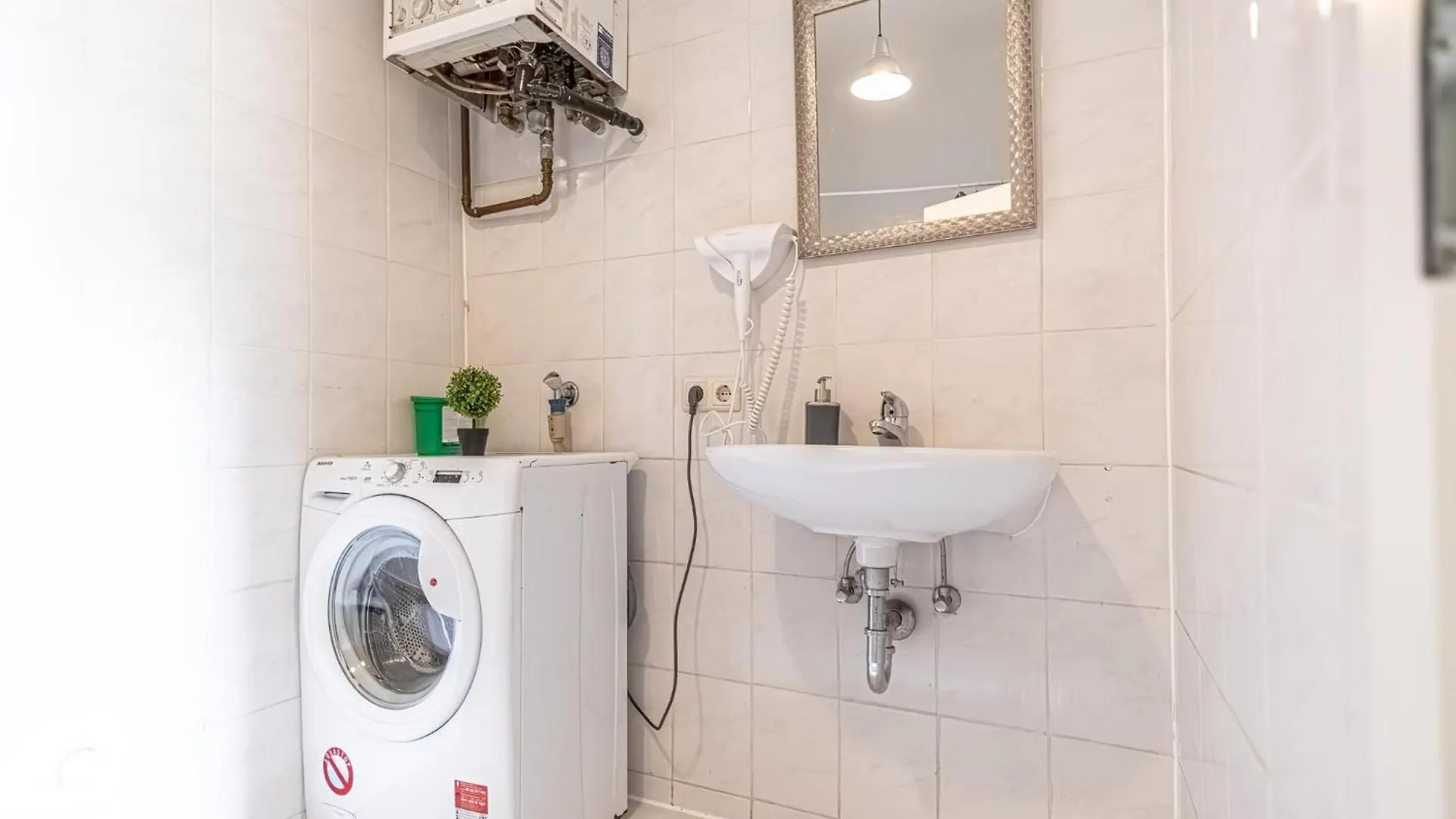 Viennese 3Br Apt. Near Wiener Stadthalle & Central Vienna