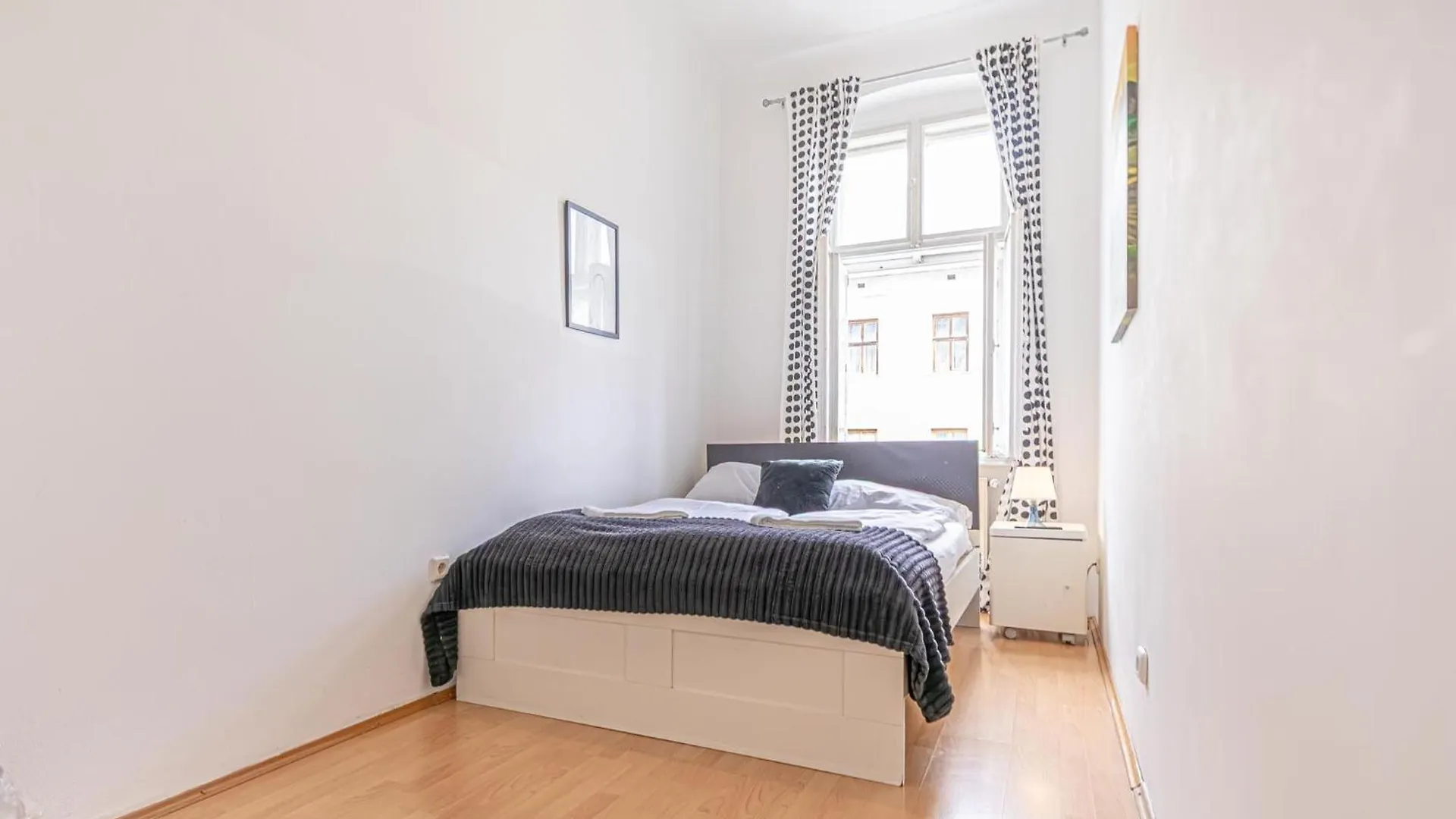 Viennese 3Br Apt. Near Wiener Stadthalle & Central